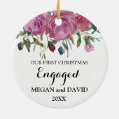 婚約したか結婚したなバラのエレガントな初めてのクリスマス セラミックオーナメント (裏面)