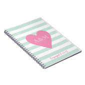 婚約したなハートおよびストライプ ノートブック (右側)