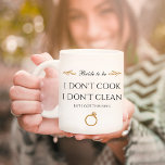 婚約した花嫁がコーヒーマグ コーヒーマグカップ<br><div class="desc">新婦おもしろいの引用文。婚約またはブライダルシャワーのプレゼントとして完璧。</div>