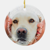 婚約カスタム発表写真犬クリスマス セラミックオーナメント (裏面)