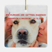 婚約カスタム発表写真犬クリスマス セラミックオーナメント (裏面)