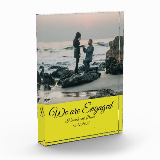 婚約カップルの写真と名前イエロー フォトブロック (左)