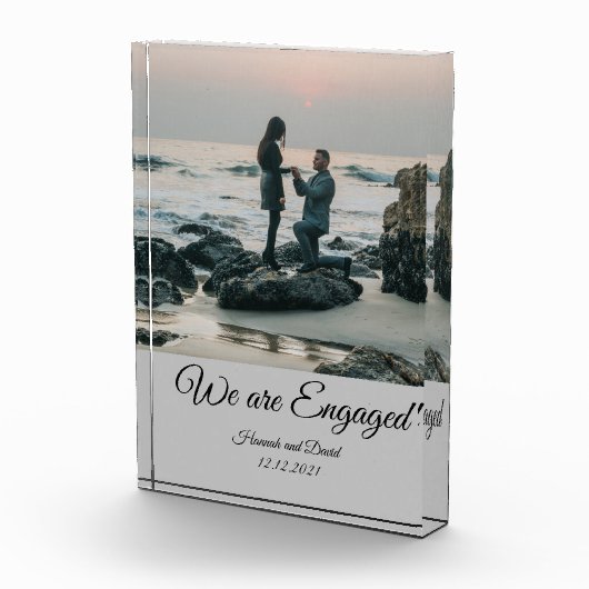 婚約カップルの写真と名前グレー フォトブロック (右)