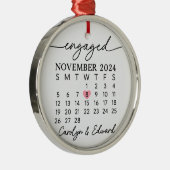 婚約デイキープサケオーナメントエンパーソナライズされた メタルオーナメント (右)