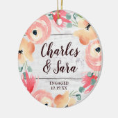 婚約パーソナライズされたファームハウスフローラリース セラミックオーナメント (左)
