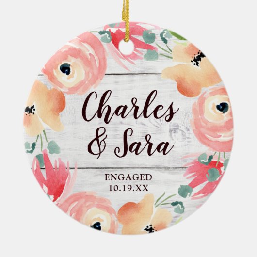 婚約パーソナライズされたファームハウスフローラリース セラミックオーナメント (裏面)