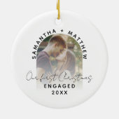 婚約フォト初めてのクリスマス婚約したカップル セラミックオーナメント (裏面)