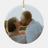 婚約モダンクリスマスフォトオーナメント セラミックオーナメント (裏面)