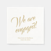 婚約金ゴールドスクリプト名前をカスタムするエレガントシック スタンダードカクテルナプキン (正面)