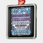 嫌いな人を信用しないチアリーティング メタルオーナメント (左)