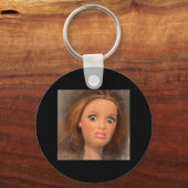 嫌おもしろいな人形顔ミーム_1 キーホルダー (正面)