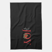 嬉しい赤いクリスマスのポインセチアが黒に輝いた。 キッチンタオル (縦)