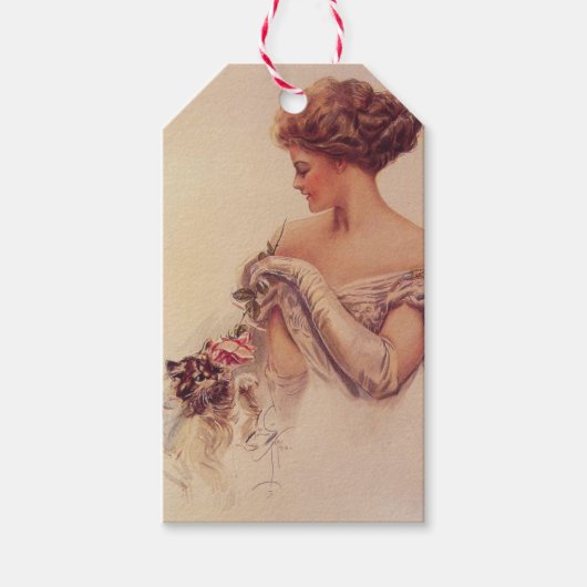 子かわいらし猫を抱いている女性（ハリソン・フィッシャー著） ギフトタグ (正面)