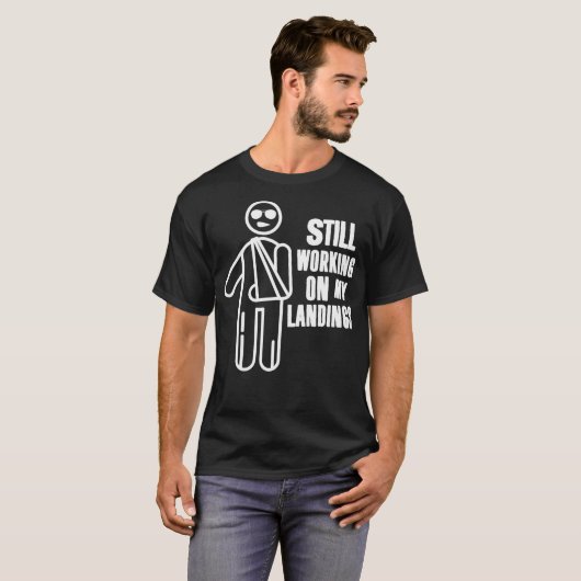 子どおもしろいもたちの上着で腕の骨を折る贈り物 Tシャツ (正面フル)