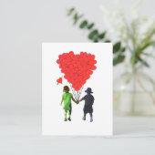 子どもが手とハート型の風船を持つ ポストカード (スタンド正面)