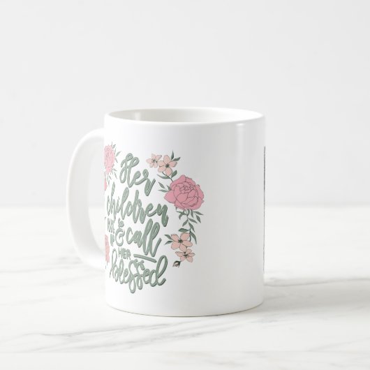 子どもたちが立ち上がり、彼女賛美の諺を31:28と呼ぶ コーヒーマグカップ (正面左)