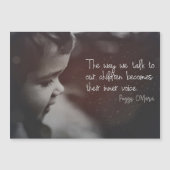 子どもたちと話をする (正面)