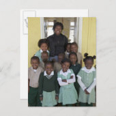 子どもたちのグループが立っている ポストカード (正面/裏面)