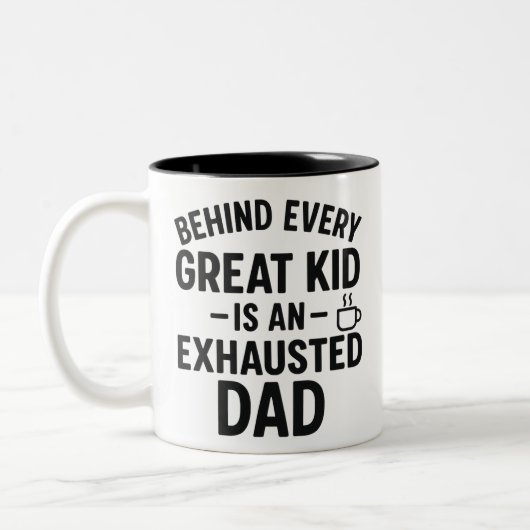子どもたち素晴らしの背後には疲れ果てたパパ ツートーンマグカップ (左)