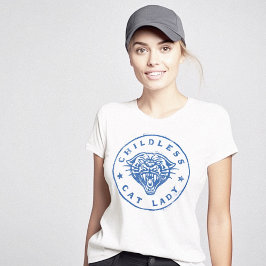 子どものいないキャットレディーブレイブ独立誇りを持った Tシャツ