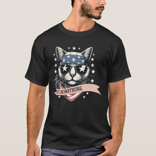 子どものいない猫のおもしろい女性たちに何かをする Tシャツ (正面)
