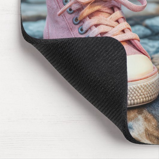 子どものスニーカーでアイスクリームコーンを落とした マウスパッド (コーナー)