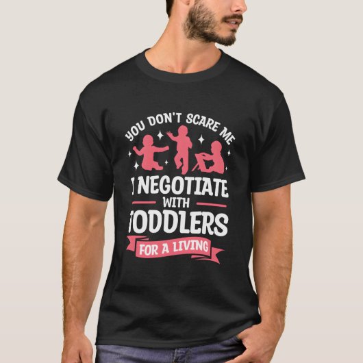 子どもの世話係が言うんだから怖くない Tシャツ (正面)