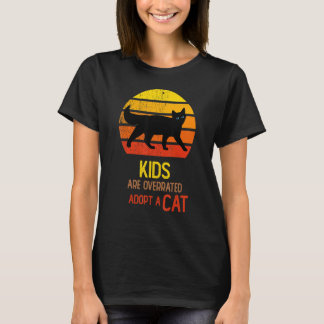 子どもも猫も引用文子も猫を飼い過ぎている Tシャツ