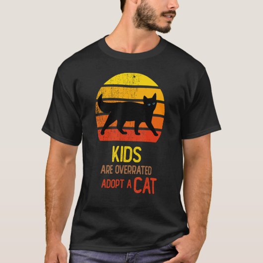 子どもも猫も引用文子も猫を飼い過ぎている Tシャツ (正面)