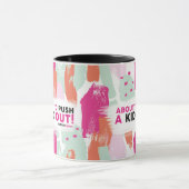 子どもをマグから追い出そうとしている マグカップ (中央)