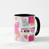 子どもをマグから追い出そうとしている マグカップ (正面右)