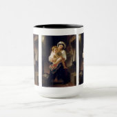 子どもを見つめる若い母親 マグカップ (中央)