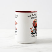 子ども名パーソナライズされたの父親の日のバスケットボール ツートーンマグカップ (中央)