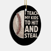 子ども教えが野球ボールを打って盗む セラミックオーナメント (右)