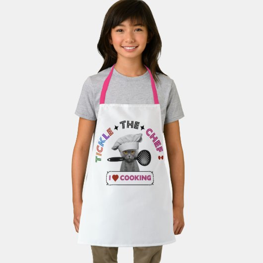 子ども達がシェフをくすぐる猫エプロンおもしろいピンクレター エプロン (インサイチュ)