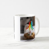 子よくはしゃぐ猫の羽 コーヒーマグカップ (正面右)