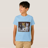 子よくはしゃぐ猫 Tシャツ (正面フル)