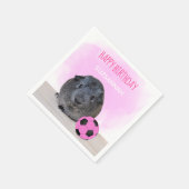子ガーリー誕生日ギニアピッグピンクサッカーボール スタンダードカクテルナプキン (角)