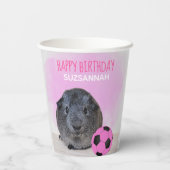 子ガーリー誕生日ギニアピッグピンクサッカーボール 紙コップ (裏面)