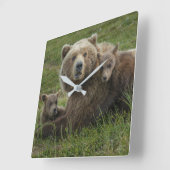 子グマと母グマの愛情たっぷりの触れ合い スクエア壁時計 (傾斜)