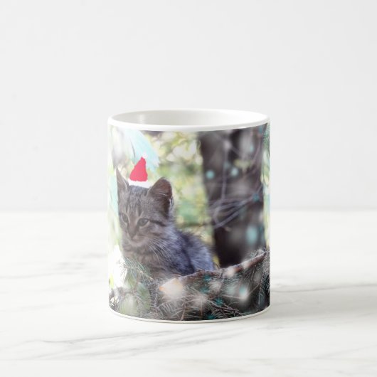 子ネコのクリスマスの時間クラシックで白いマグ コーヒーマグカップ (中央)