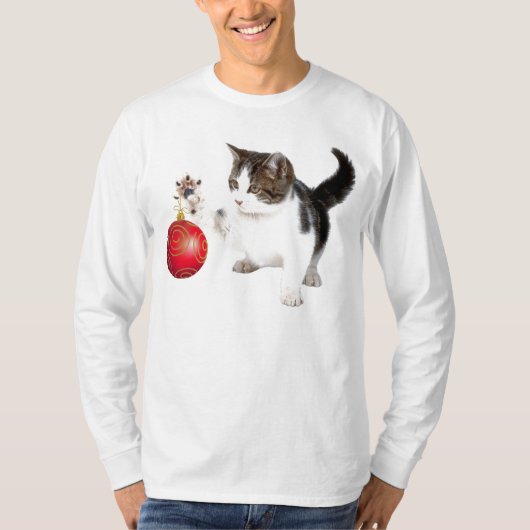 子ネコはあなたのクリスマスツリーを飾ります Tシャツ (正面)