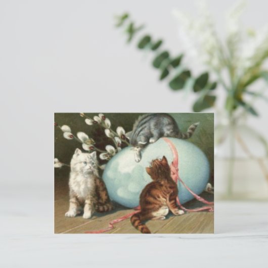 子ネコ猫のイースターによって着色される色彩の鮮やかな卵 シーズンポストカード (スタンド正面)