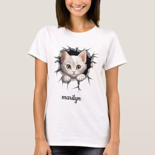 子パーソナライズされたネコが穴からフェイク覗く Tシャツ (正面)