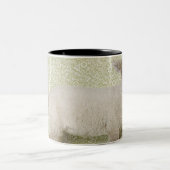 子ヒツジの永続的な屋内および花模様の壁紙 ツートーンマグカップ (中央)