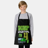 子供がゴミをリサイクル4年ごみトラック4th エプロン (着用した状態)