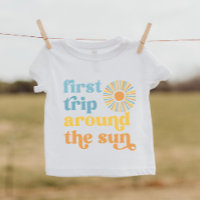 子供が最初に日のまわりにのTシャツを旅行