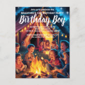 子供たちがキャンプファイアのまわりに誕生日招待状 ポストカード (正面)