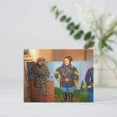 子供たちが軍服の切り抜きでポーズをとる ポストカード (スタンド正面)