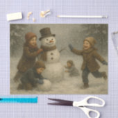 子供たちが雪だるまを作っている 薄葉紙 (クラフト)